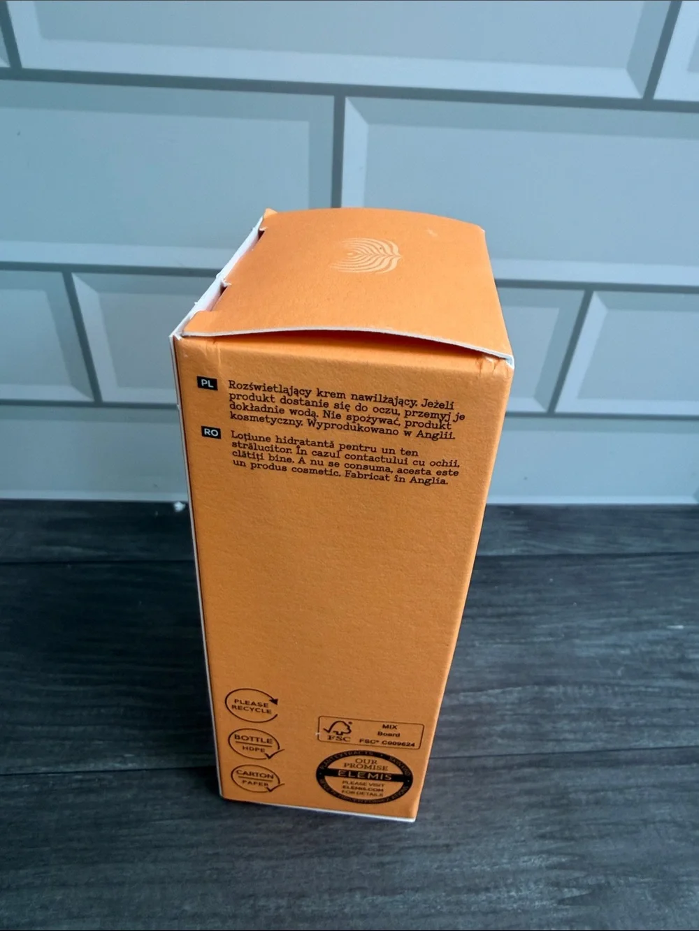 ELEMIS Superfood Glow Priming Moisturiser - Orange Packaging